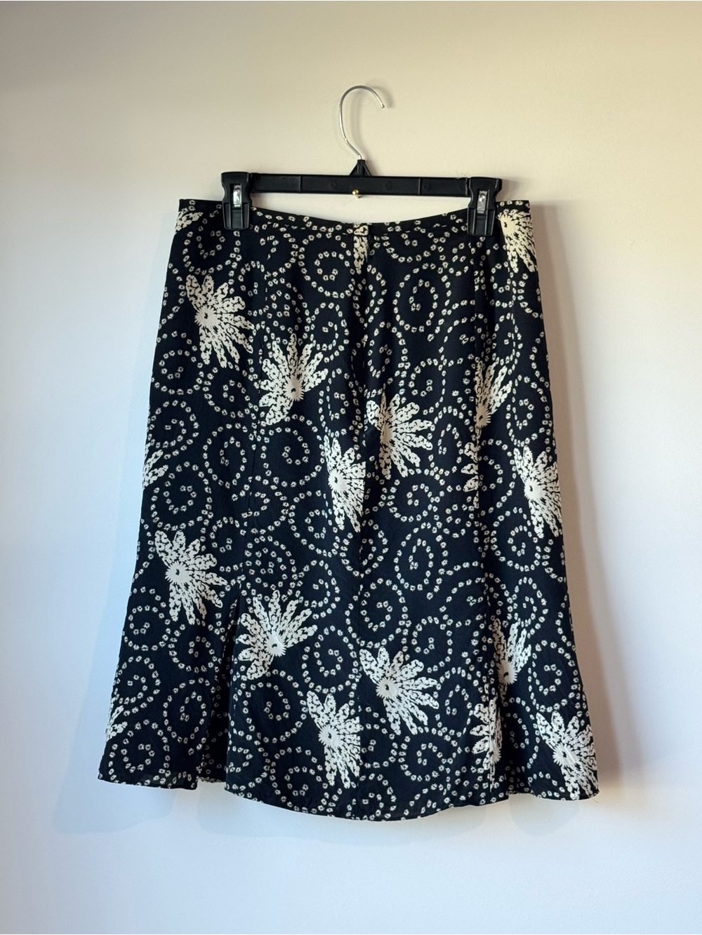 Ann Taylor LOFT 100% Silk Floral Midi Skirt Size 10 Black Ivory Boho - Picture 5 of 6